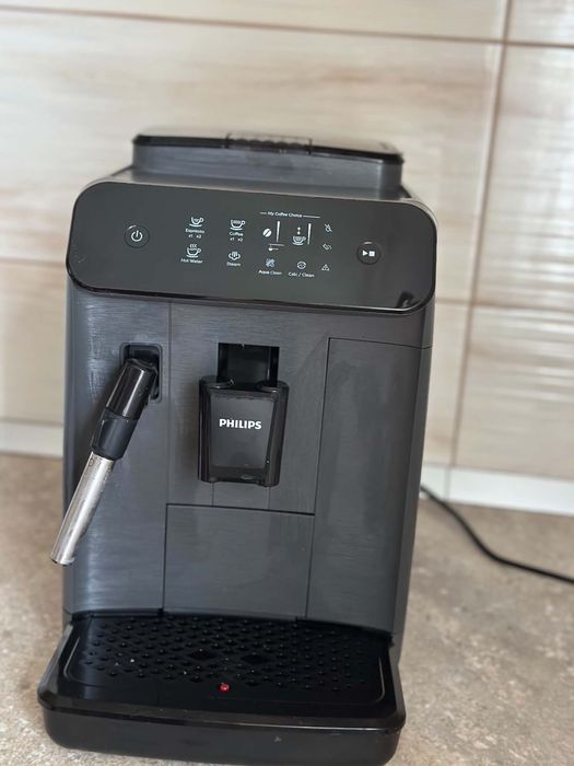 Vand aparat de cafea  boabe si macinata .  Apararat folosit doar de doua ori! Este ca nou!!! Negociabil