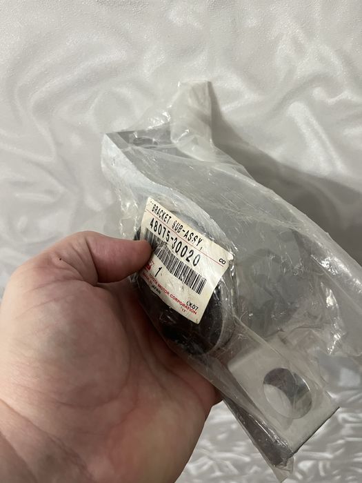 Сайленблок нижнего рычага правый