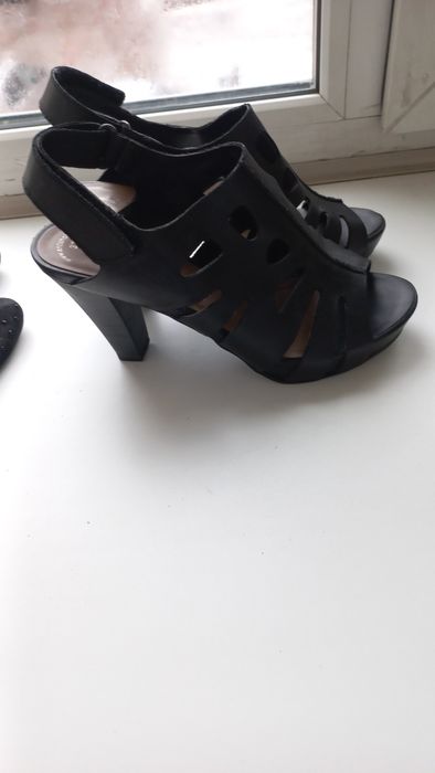 Продам летнюю обувь босоножки