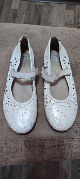 Елегантни детски балеринки в бяло Dr.Visser