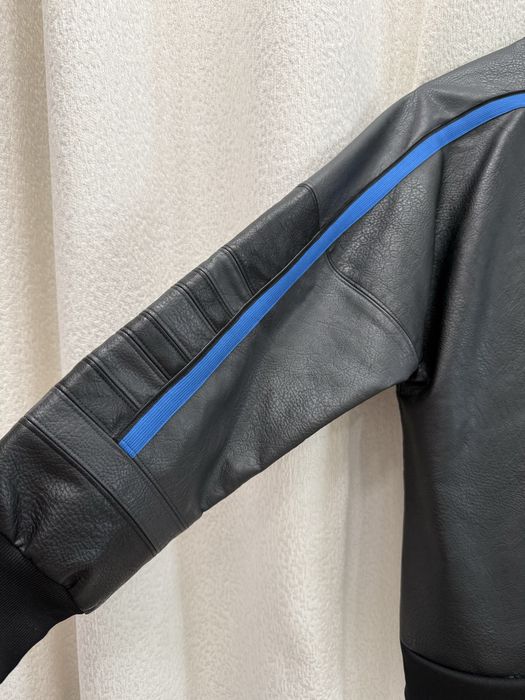 Продаю б/у юнисекс бомберы Adidаs