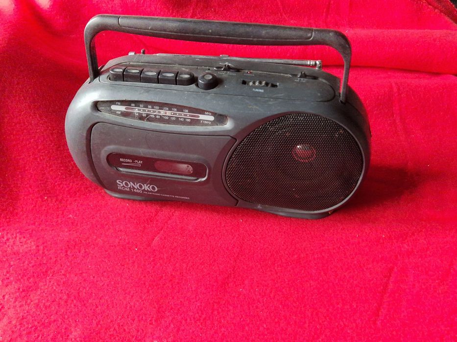 Radio casetofon  .