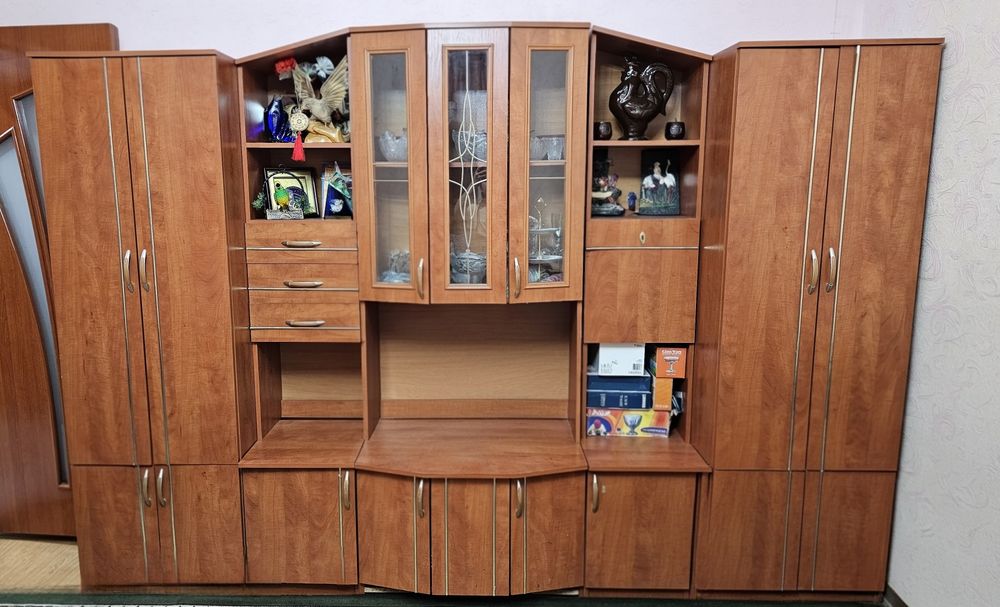 Продам горку в гостиную уголок СРОЧНО