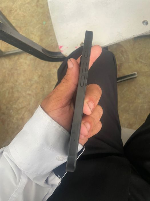 Айфон 16е состояние идьяльное