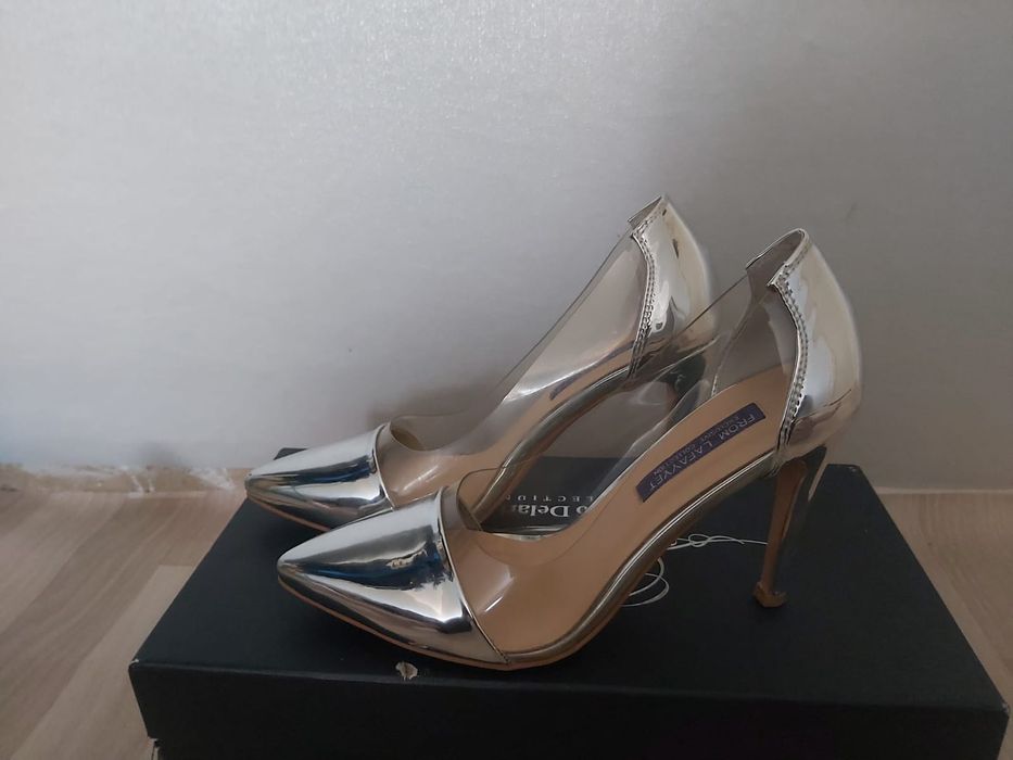 Серебристые туфли