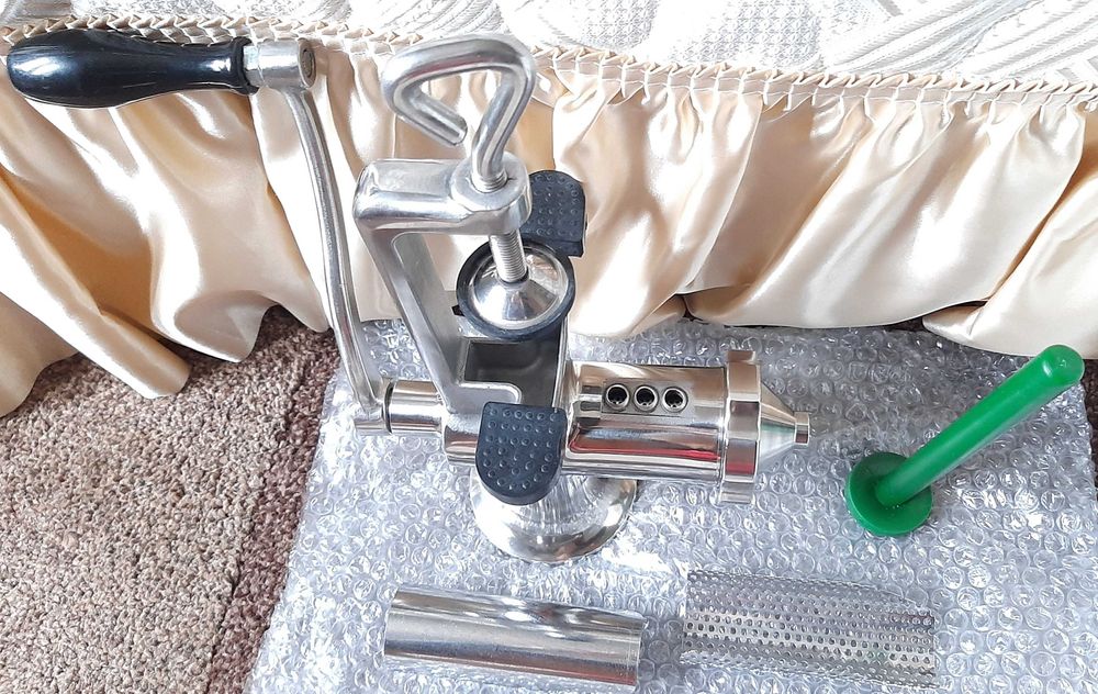 Ръчна сокоизстисквачка от неръждаема стомана.