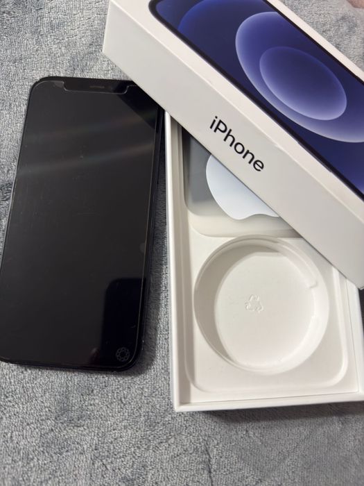 Vand Iphone 12   ,nu a fost desfăcut / reparat , vine cu cutia originala