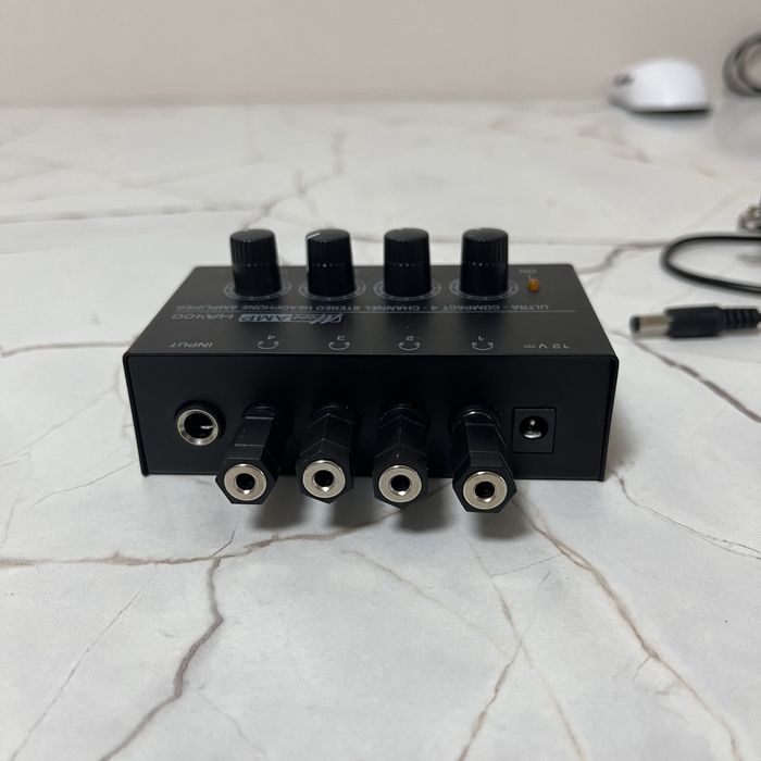 Behringer HA400 звукоусилитель