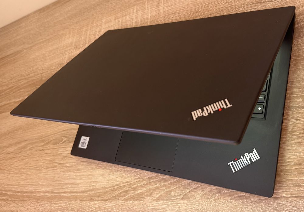 Lenovo Thinkpad T14 Gen1 CA NOU i5 10th 16GB ram 256GB ssd 14,2” FHD !