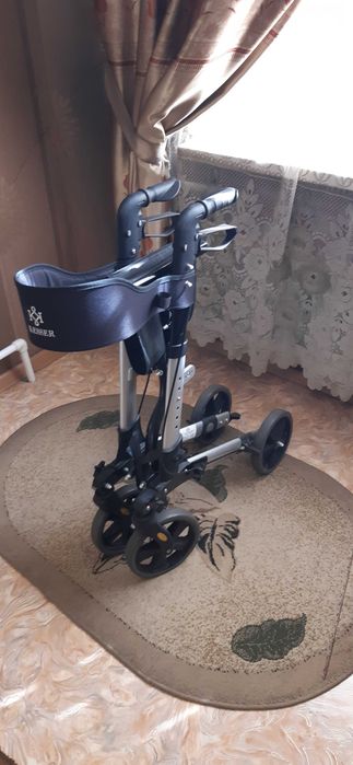 Ходунки (Роллатор) для инвалидов.