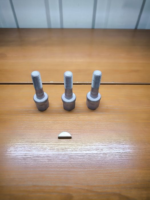 Болт коленвала на Mitsubishi Montero Sport Challenge Delika 6G72 6G74