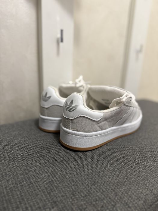 Продавам обувки adidas