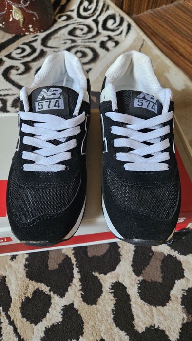 Женские кроссовки