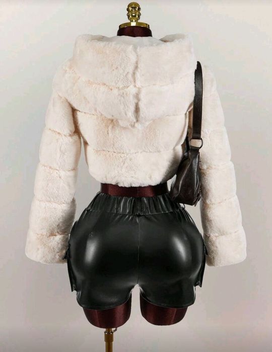 Ново дамско бяло пухено яке размер XXS