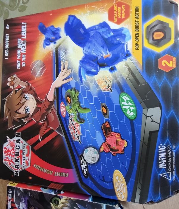 Bakugan топчета, арена и куфарче