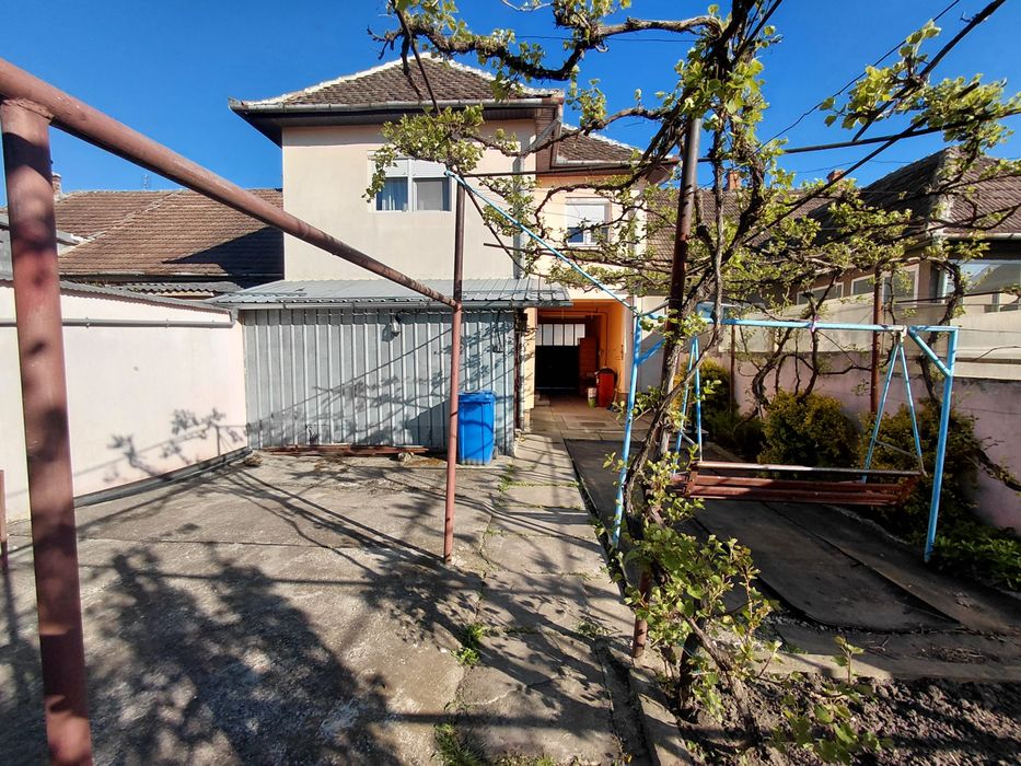 Casa 4 camere, individuala cu etaj, Tiglari