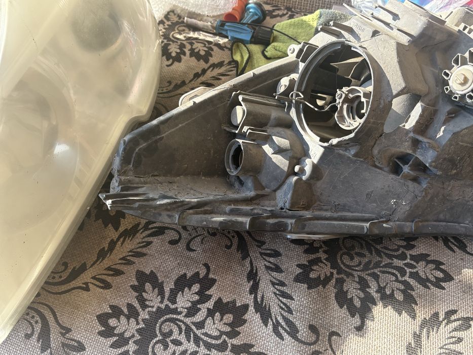 Фары на Subaru Outback.