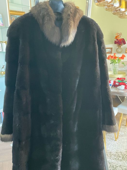 Haina de nurca maro blana naturala