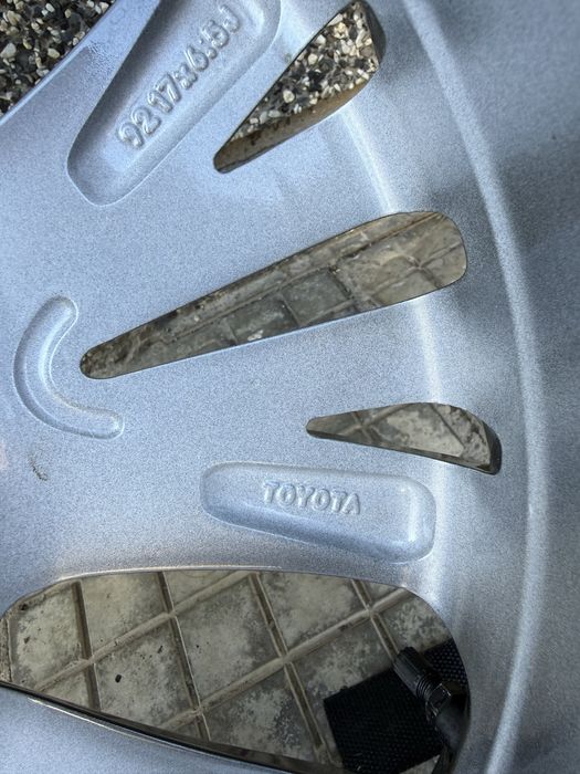 17” оригинални джанти и гуми за Toyota Yaris