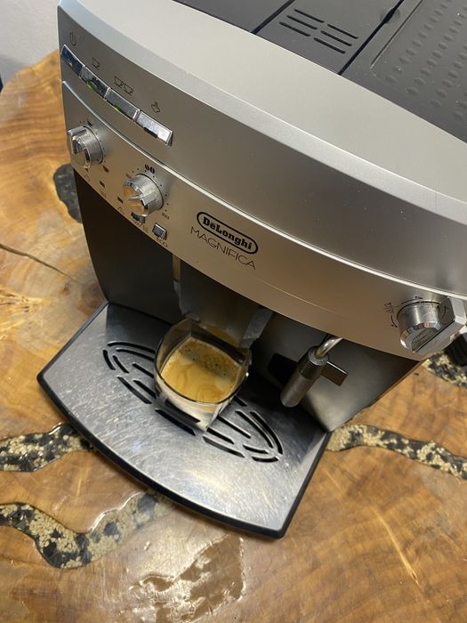 Expresor /espressor cafea delonghi magnifica