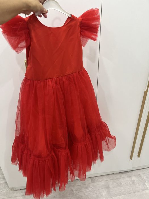 Нарядное платье для девочки .