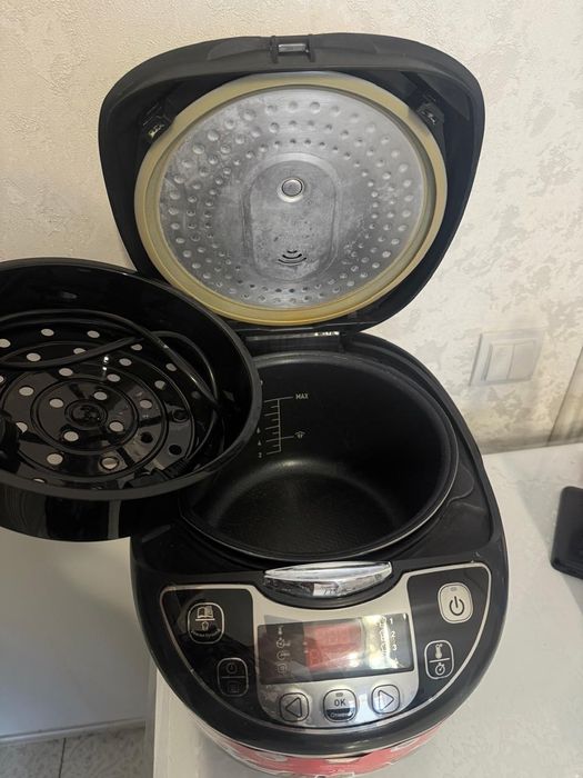 Продаю мультиварку в отличном состоянии