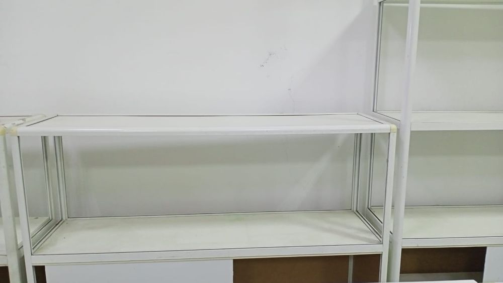 Продам витрины торговые.