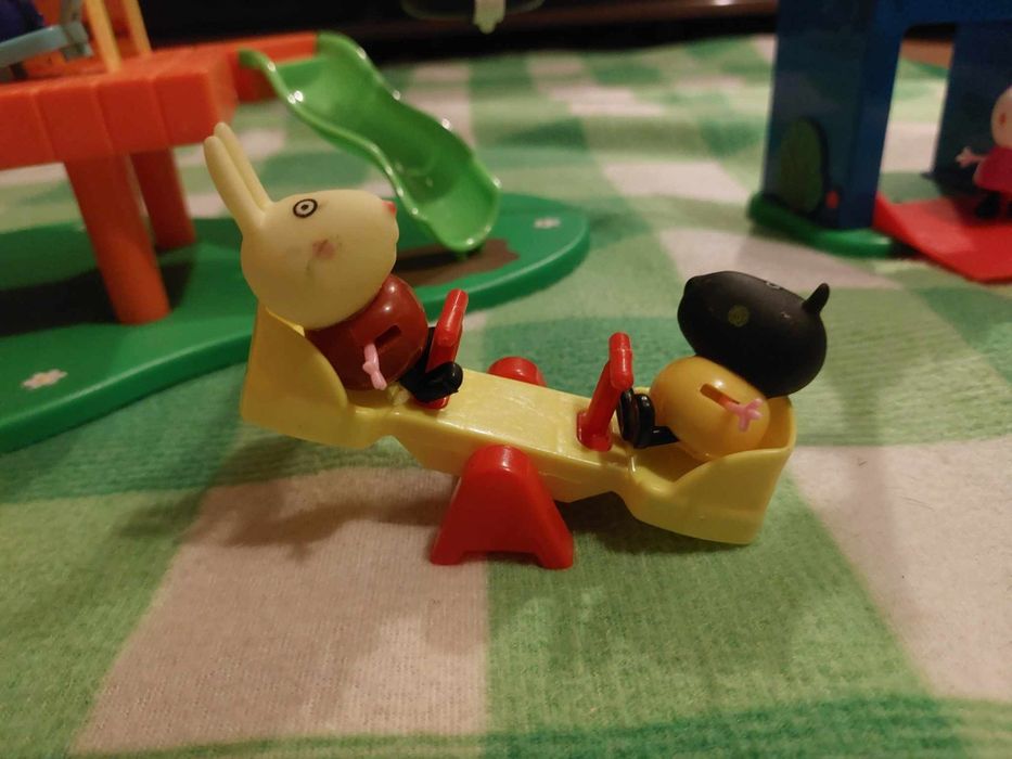 Doar figurinele pret 80 lei, spatiul de joaca este vandut