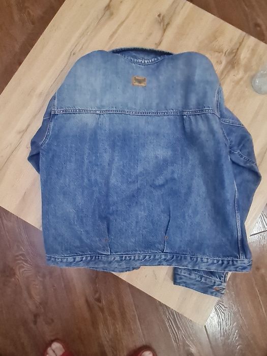 Продам мужскую джинсовую куртку  Dolce Gabbana оригинал.