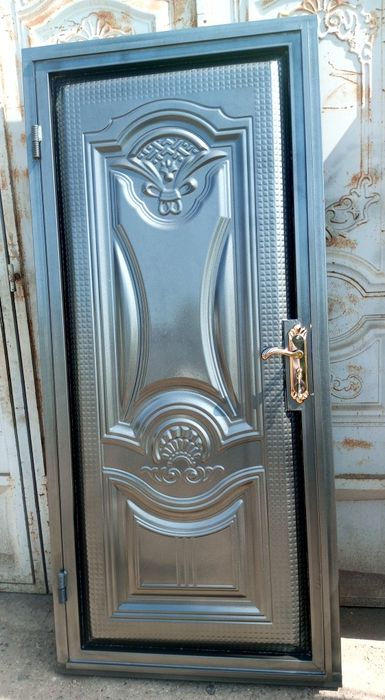 Temir eshik sotiladi