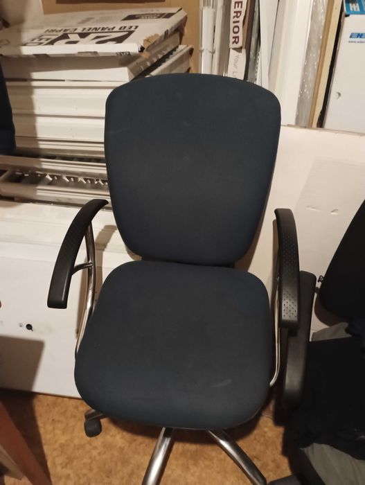 Стари столове промоция