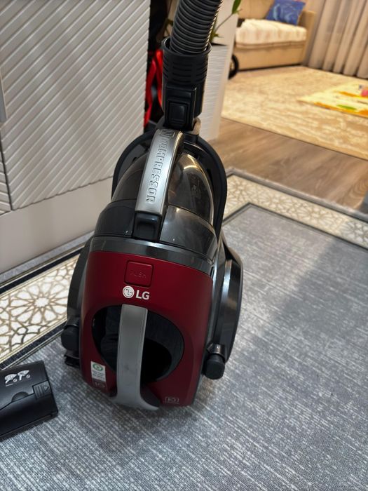 Пылесос с системой прессования пыли Kompressor