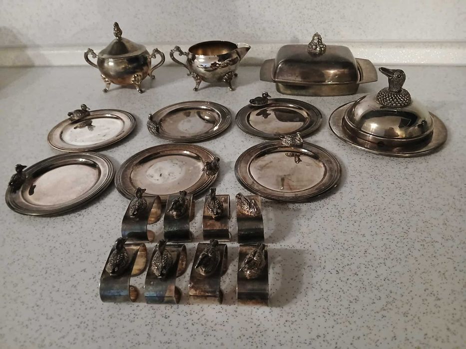 Посребрени съдове и аксесоари за сервиране
