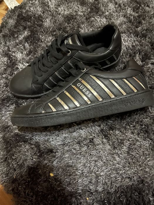 Vand adidasi Guess