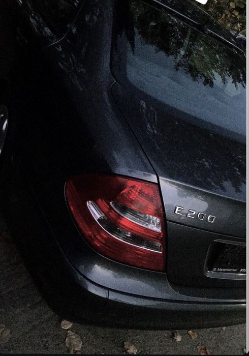 Vând Mercedes e 200