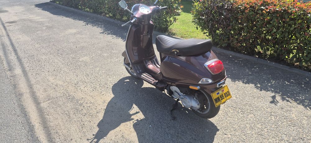 Scuter Piaggio Vespa LX50