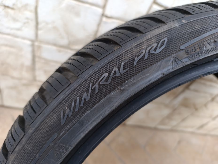 Зимни гуми Vredestein 205/40/18 8мм.