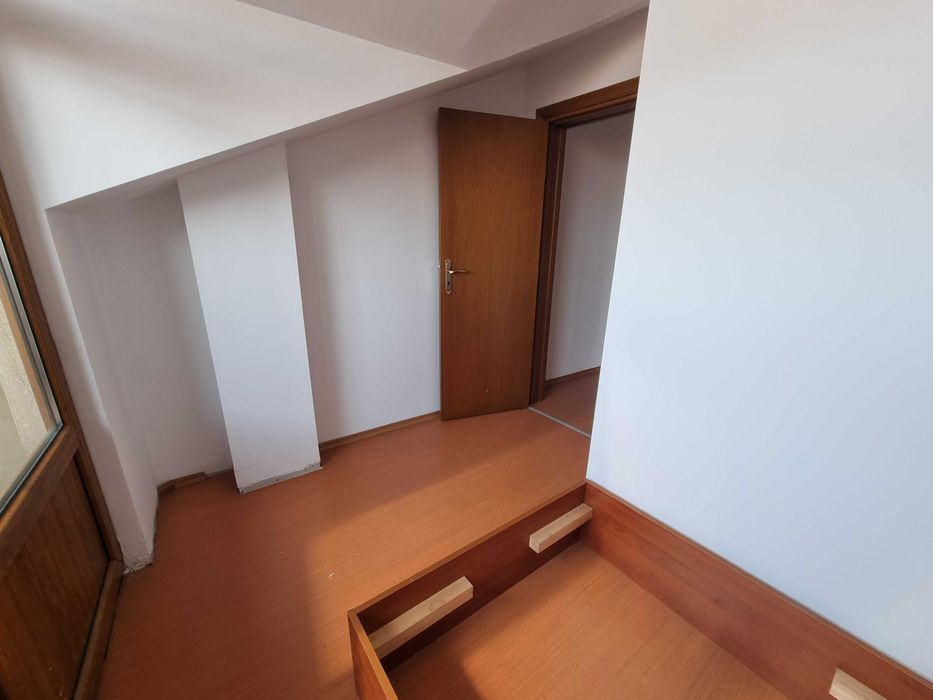 Тристаен апартамент без такса поддръжка до лифта в гр. Банско