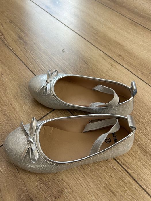 Papuci eleganți, pentru fetite, mărimea 28