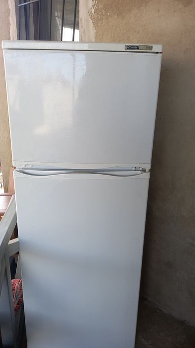 Холодильник продаётся