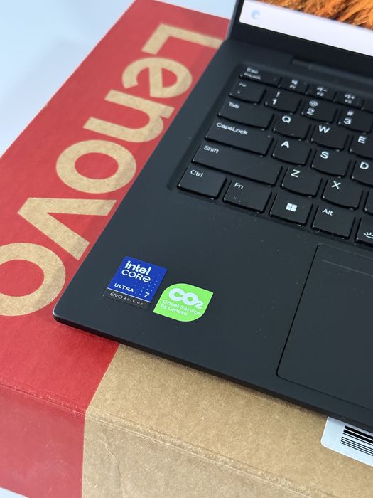 Lenovo ThinkPad X1 Carbon Gen 13 - Intel Core Ultra 7 255U - 1TB/32GB