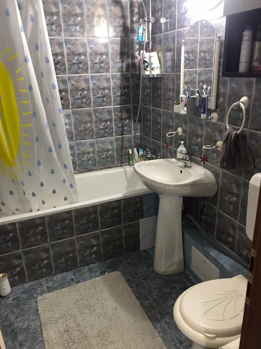 Se închiriază apartament 2 camere 65mp et 4/10 ( lângă fost Bila )