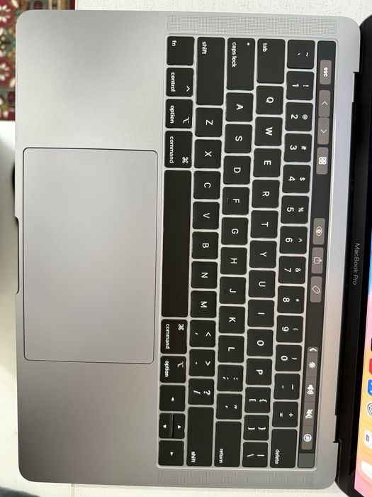 Macbook Pro 2018/i5/8/512