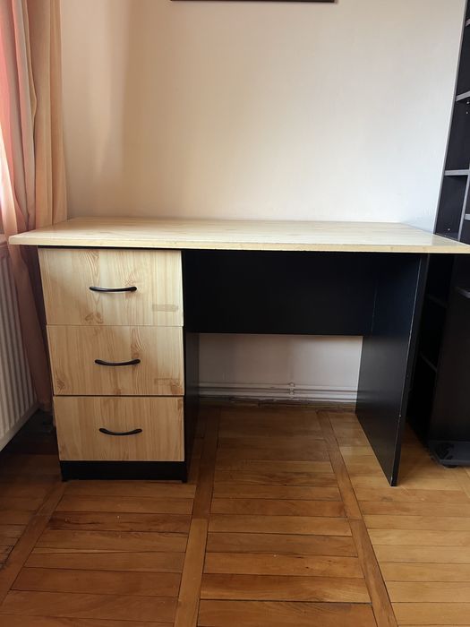 Birou din lemn (negru si maro)