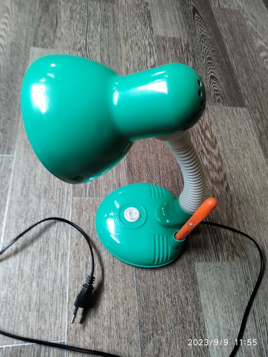 Настольная лампа