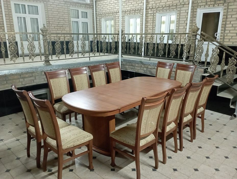 Продаётся стол и 12 шт  стулья комплект  высшего качество