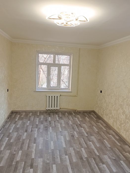 Qora qamish soy boyi 1xonali kvartira sotiladi.