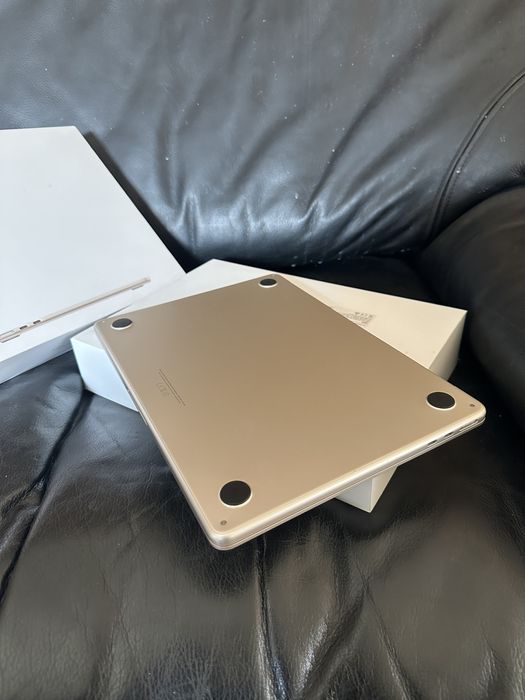 Macbook Air M2 Starlight La Cutie Baterie 98%