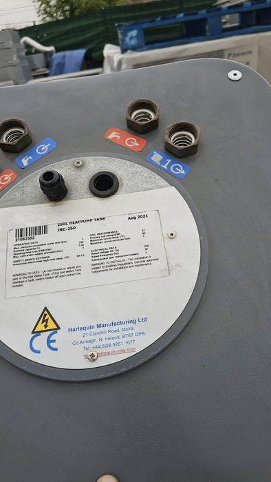 Бойлер 250л със серпентина за термопомпа 27kw