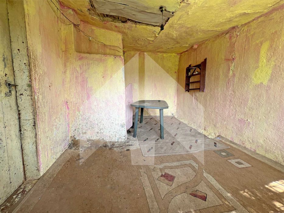 Продава тухлена селска къща в с. Мировци (общ. Нови пазар, обл. Шумен)